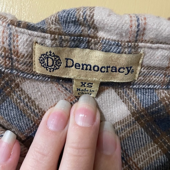 🎈3/$20 Democracy Plaid Button Down Shirt in Gray and Blue - Picture 3 of 8